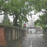 Warudo - 近所の神社の塀