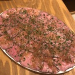 厳選肉と炭火Dining 肉ドシ 居酒屋 - 