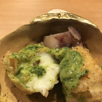 よし澤 - 昼懐石６０００円。揚げゴマ豆腐と子持ちヤリイカ。トロトロのゴマ豆腐は、風味も活性化され、とーっても美味しかったです（╹◡╹）（╹◡╹）