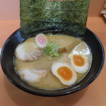 とんこつラーメンの穂月 - とんこつラーメン　￥800