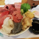 たぬきすし - いろどり丼（温玉付き）1200円