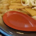 ワンタンメンの満月 - スープ