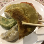 中国料理 鮮菜 - 鮮次入りカレーギョウザ浮遊！ぶい〜ん。