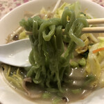 中国料理 鮮菜 - 麺が緑のサプライズ。楽しすぎる…。