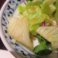 肉寿司 肉和食 KINTAN コレド室町 - レタスはちょっといたみ気味