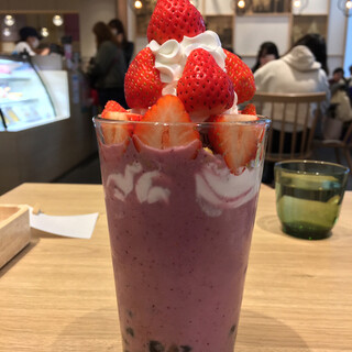 大阪でおすすめのカフェ ジャンボパフェ をご紹介 食べログ