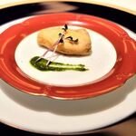 アピシウス - アミューズ：サゴチのフリット、ハーブソース