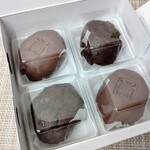 日本橋 長門 - おはぎ4つ入り  ￥1200(税別) 別途箱代がかかります
                                なかなかの高級品ですが期待を裏切らない美味しさです