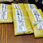 日本橋 長門 - 久寿餅はこんな感じで並べられてます