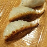 中国料理 布袋 - 鉄鍋餃子３個入り610円