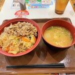 Sukiya - 牛すき焼き丼+とん汁。計880円