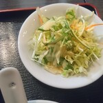 金龍源餃子房 - ランチサラダ