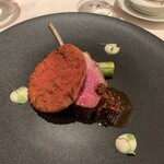 エノテーカ ピンキオーリ - 仔羊背肉のロースト　トマト風味のポテトのトルティーノ　猟師風ソース