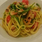 ヴィネリア ハーヴェスト - 桜えびとセリのペペロンチーノ