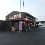 珉珉 - 裏の駐車場からのお店外観