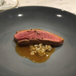 Pluie dete - マデラ酒とフキの蕾のソースで柔らかな鴨肉をいただくのです。大麦のリゾットが中々に秀逸でした