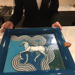 Pluie dete - オーナーが持つこの皿もエルメスですよ