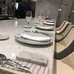 Pluie dete - 一段高いカウンター席は全6席