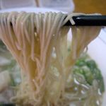 孟渓苑 - 麺は担々麺と違ってストレート