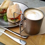 オーガニック ガーデン 茅ヶ崎 - スモークサーモンのサンドウィッチ