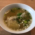 Chuuka Dining Gurupetto - 海老ワンタンスープ
                        スープが付くのは嬉しい