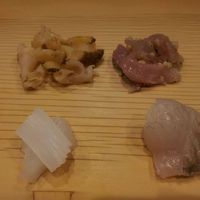 鮨処 つく田 - 3 刺し (ﾏｺｶﾞﾚｲ・ｱｵﾘｲｶ・ｱｼﾞﾀﾀｷ風・ｺｳ貝)