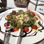 Amagasaki Makindo - フランス料理の様なサラダ。バルサミコ酢をかませながら、チーズとミニトマトを重ねて食べます！