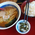 ８番らーめん - 中華麺+ライス中