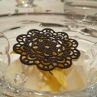 ジョンティ アッシュ - ホワイトアスパラのムースリーヌにホタルイカのパテ