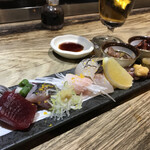 快食倶楽部　万年 - お刺身盛り合わせは毎回おいしい