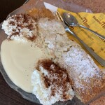 Bäckerei Möbius - Obststrudel mit Vanillesoße(アップ)♪