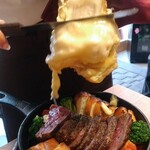 Cheese Meets Meat - 肉塊！ランプのステーキと有機野菜