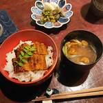 りょうりや 御旅屋 - 海鰻丼 赤だし大盛