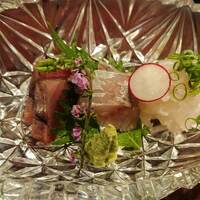 りょうりや 御旅屋 - うめいろ  鰹  白烏賊