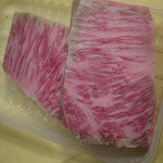 辻肉店 - 前沢牛をサーロイン３００ｇオーバーＸ２枚にカット