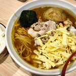 拉麺大公 - 【限定】シーフードカレーラーメン チーズトッピング ライス