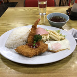 中華料理 しまむら - そびえ立つ海老フライ