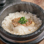 Recommended ♪ Best selling! Stone pot cooked sea bream rice (one serving)