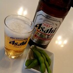 新華楼 - 最初にビールと枝豆が。