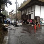 うずら家 - 沢山の待ち客