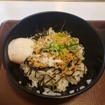 すき家 - 鶏そぼろ丼&温玉