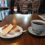 Book Cafe Godou - 浅煎りコーヒー＆カステラ