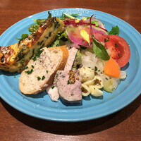 フタツボシ - 前菜サラダ+¥290でキッシュ付きへ♪