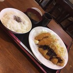 バランチ - 日替りランチ750円。トンカツと白身魚フライ。