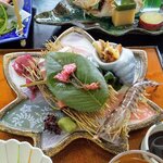 料亭久里川 - 海老は活きてました。