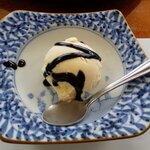 料亭久里川 - 黒胡麻ソースのアイスクリーム