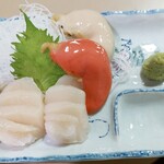 サロマ湖とばろう村 - ほたて刺身(2個) 700円