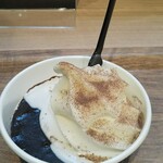 Seijou Ishii - 温かいカカオ濃厚なフォンダンショコラ 気持ちのよい柔らかさと ソフトクリームがよく合う～♪