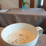 Bistro Gout - 本日のスープ。ジャガイモのクリーム。