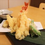 Sasebo Robatayaki Kirin - 天婦羅盛り合わせ。海老と季節野菜が絶品。